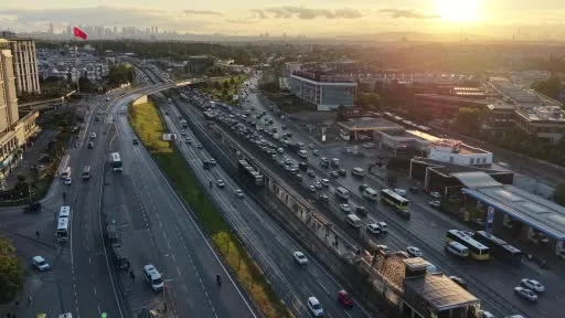 Valilik kararı sonrası okulların ilk günü trafik yoğunluğu yüzde 51 olarak ölçüldü