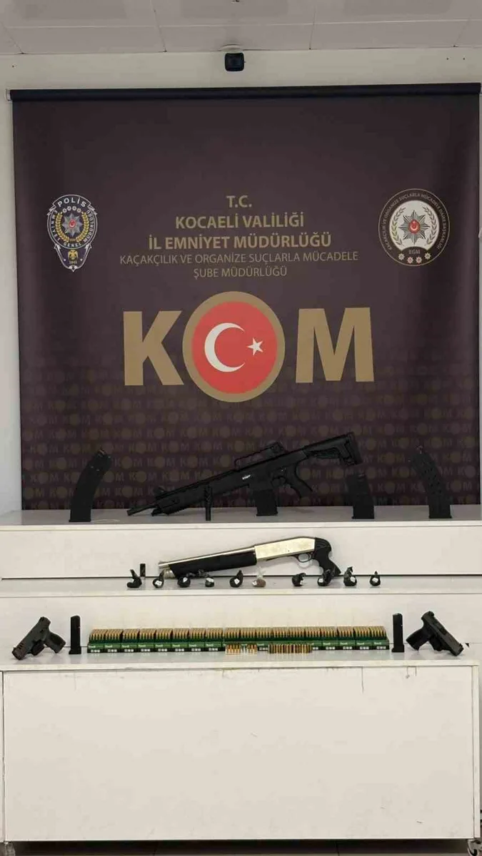 Kocaeli merkezli 3 ilde "Sokaklar Güvende" operasyonu: 13 gözaltı