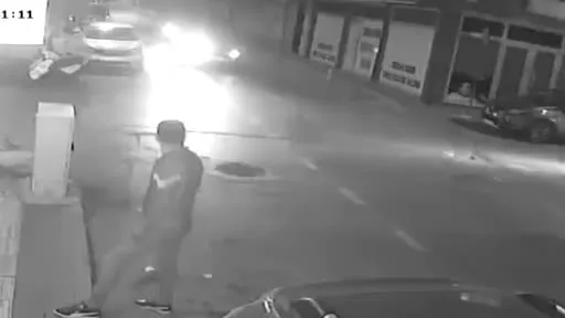 Otomobil ile motosiklet çarpıştı