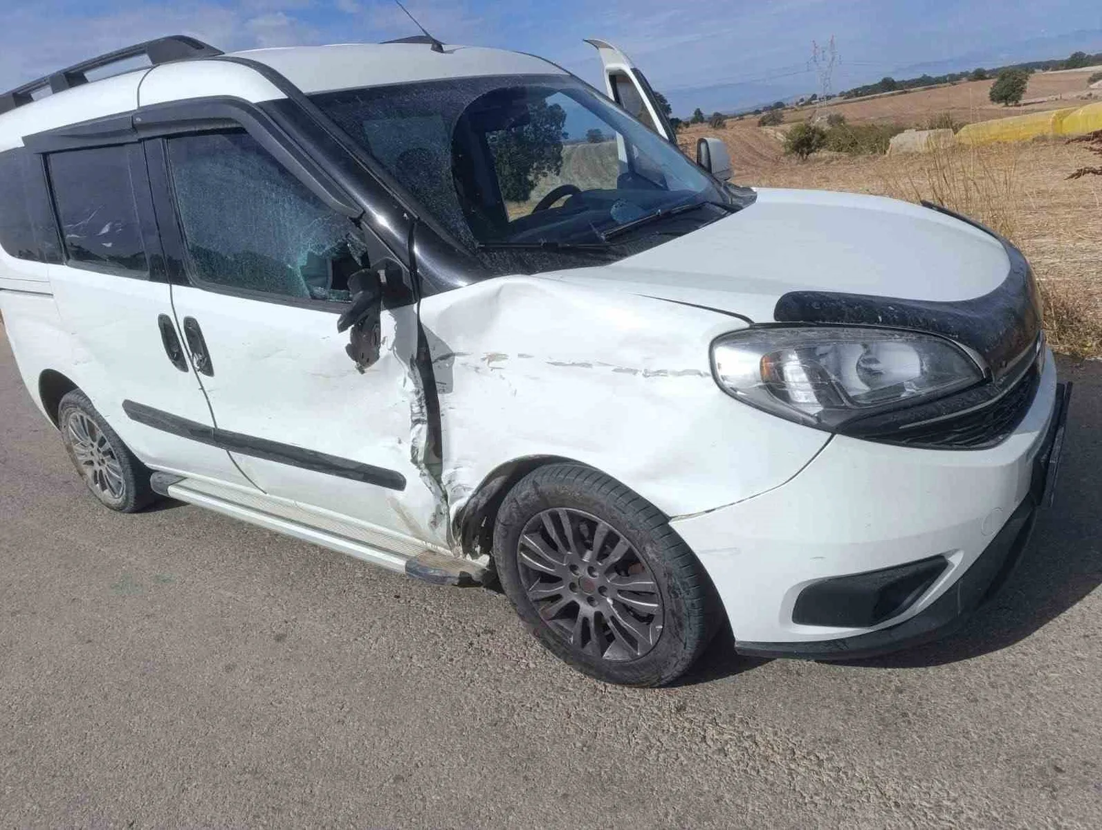 Bilecik’te hafifi ticari araç ile motosiklet çarpıştı, 1 kişi yaralandı