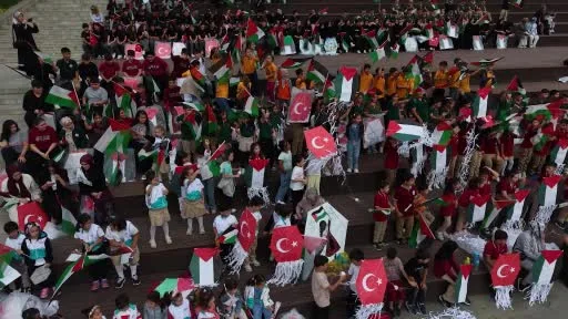 Uçurtmalar Gazzeli çocuklar için gökyüzüne yükseldi