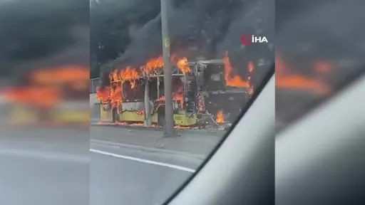 Bakırköy’de İETT otobüsü alev alev yandı