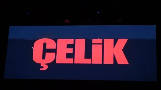 Ünlü popçu Çelik Ayvalık’ı salladı