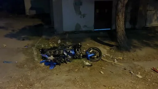 Yolun bittiğini fark etmeyince motosikleti ile boş alana uçtu