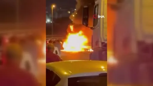 Bakırköy’de otomobil alev topuna döndü