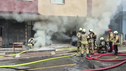 Üsküdar’da iş yerinde yangın paniği