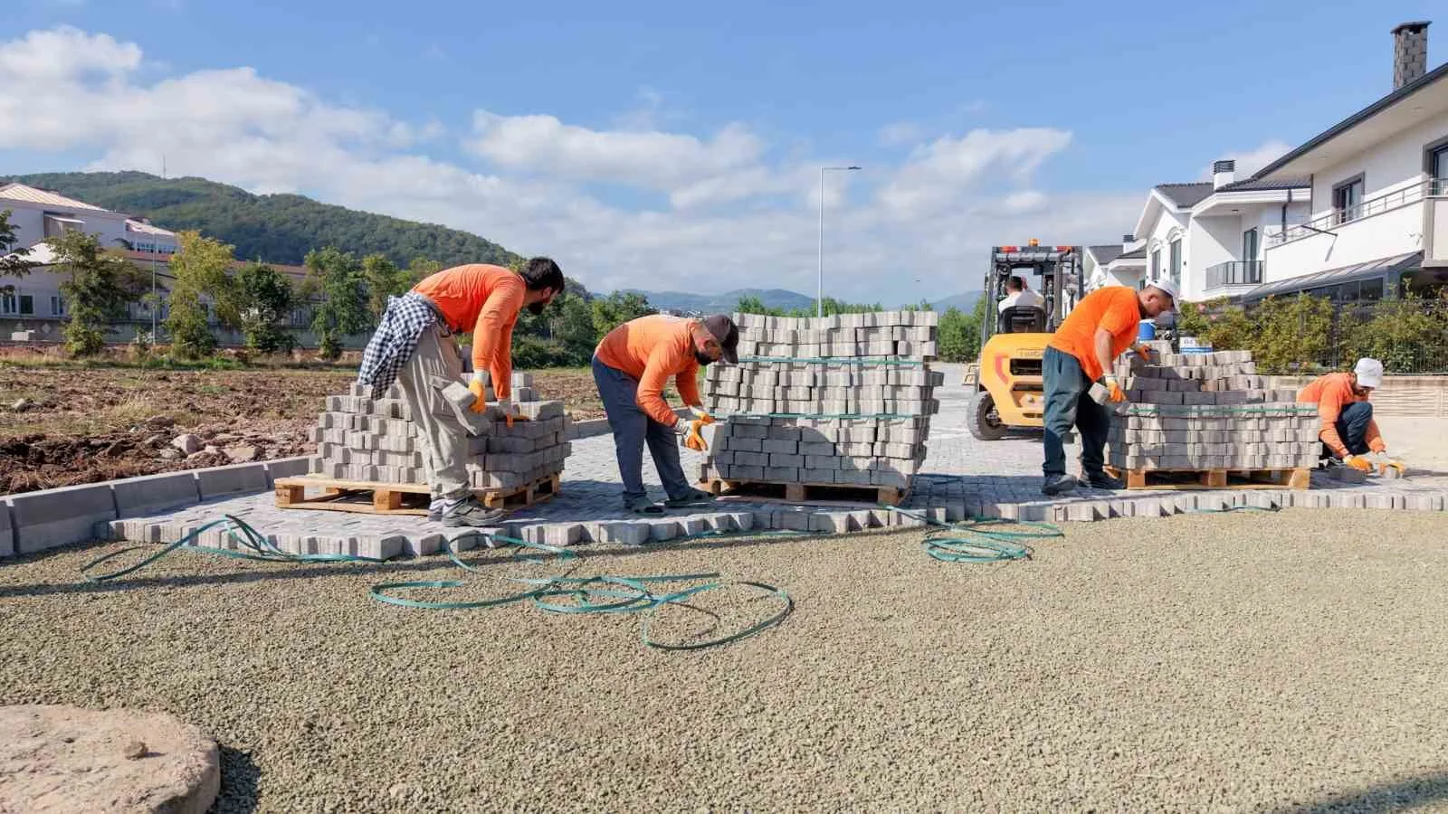 Başiskele’de üstyapı mesaisi