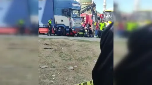 Tırın altında kalan yaşlı kadın ağır yaralandı