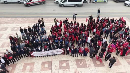 Gaziler Günü’nde şiir okurken duygularına hakim olmadı