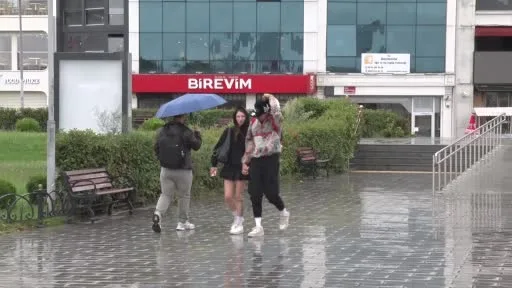 İstanbul’da beklenen yağış Anadolu Yakası’nda etkili oldu