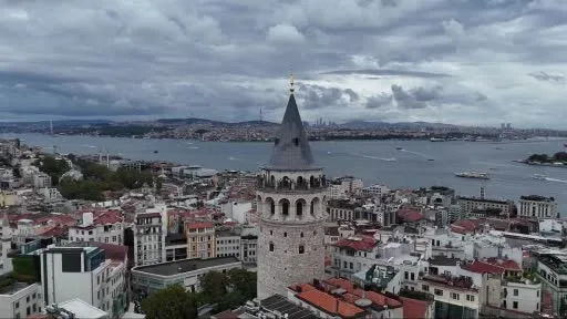İstanbul’da gökyüzünü gri bulutlar kapladı
