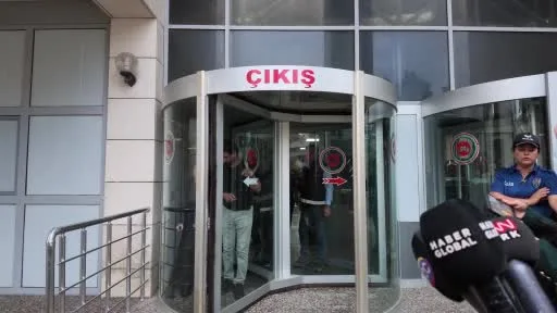 Sinema ve tiyatro oyuncusu Emin Olcay: "İnşallah bu işlerin sonucu ortaya çıkar. Yiğitlerimizin kanları yerde kalmaz"