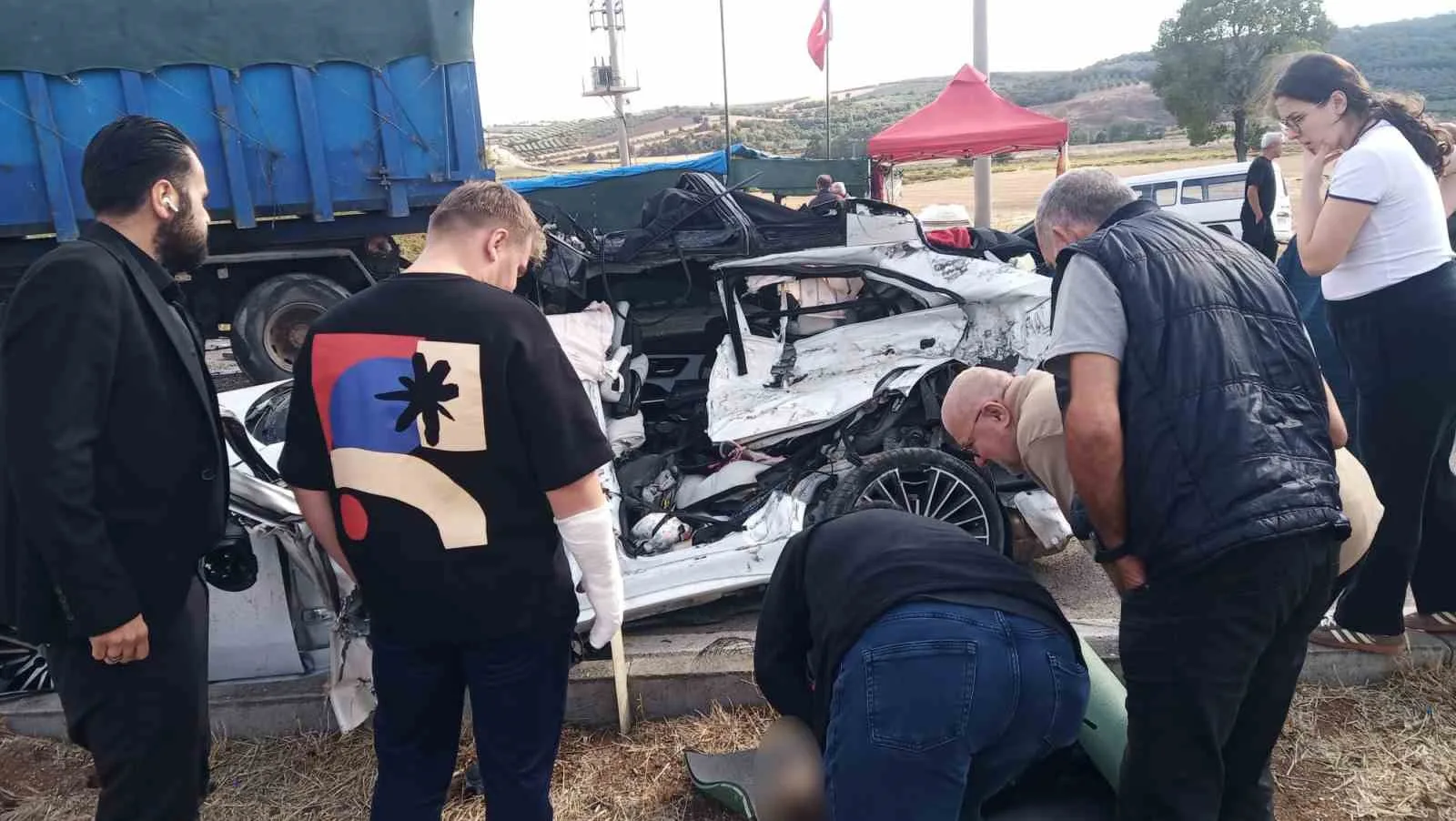 Bandırma’da feci kaza: Hamile kadın ve 3 yaşındaki kızı hayatını kaybetti