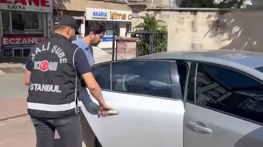 Pusula Holding Yönetim Kurulu Başkanı Turhan’ın gözaltına alındığı anların görüntüsü ortaya çıktı