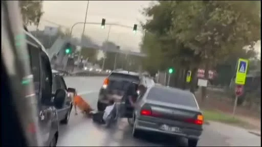Köpeğin vatandaşı ayağından ısırıp sürüklediği anlar kamerada