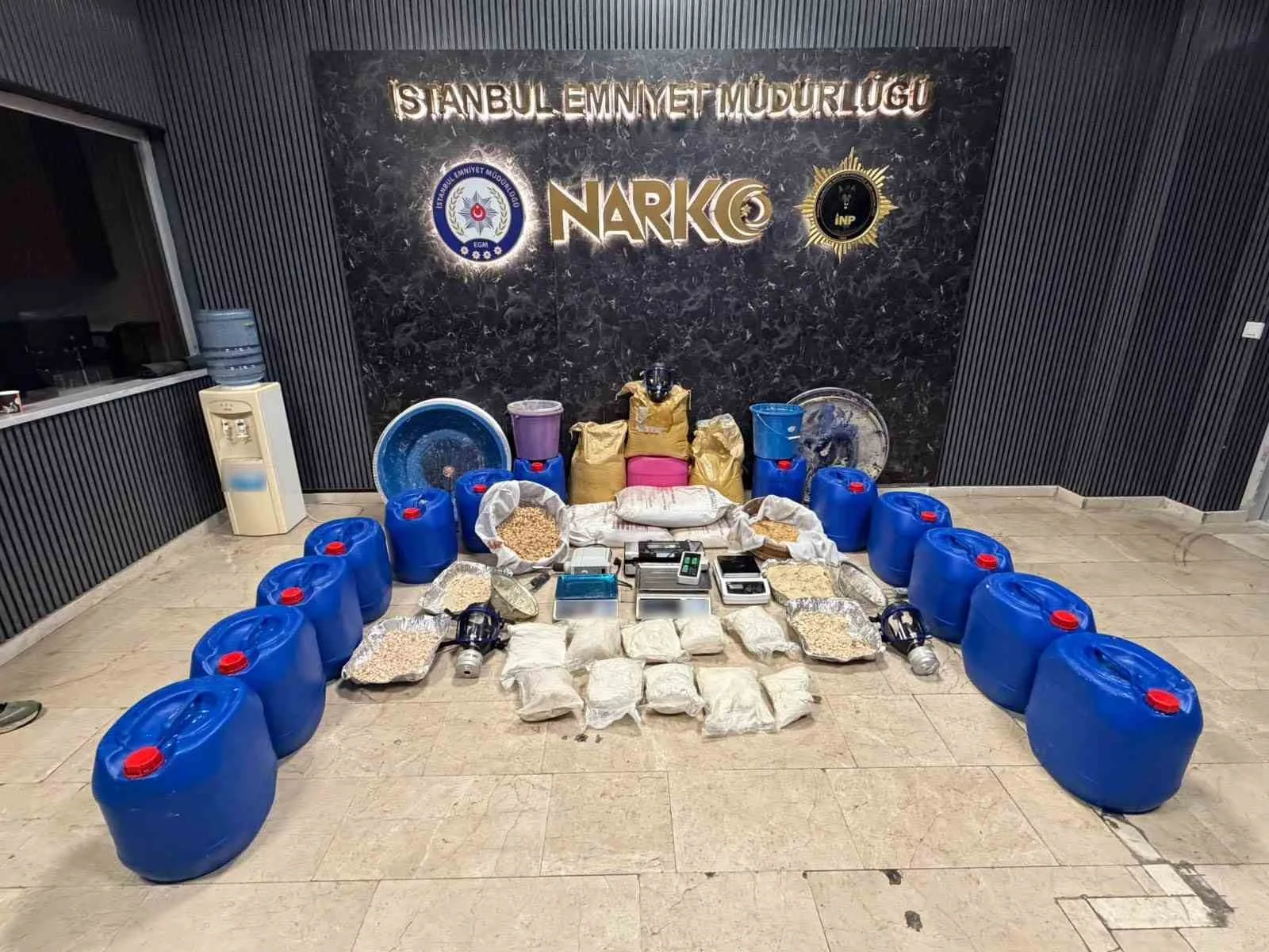 İstanbul’da üç günlük narkotik bilançosu: 188 şüpheli yakalandı, adreslerden yüzlerce kilo uyuşturucu madde çıktı