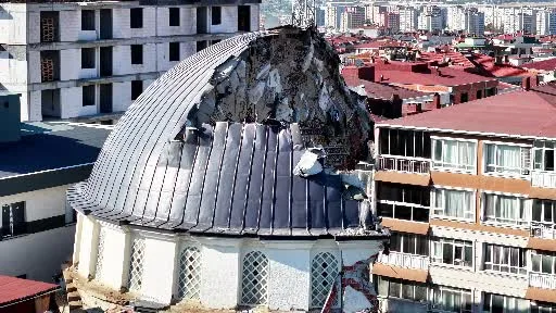 Bahçelievler’de Yayla Camii’nin yıkımı kubbesinin sağlamlığı nedeniyle uzadı