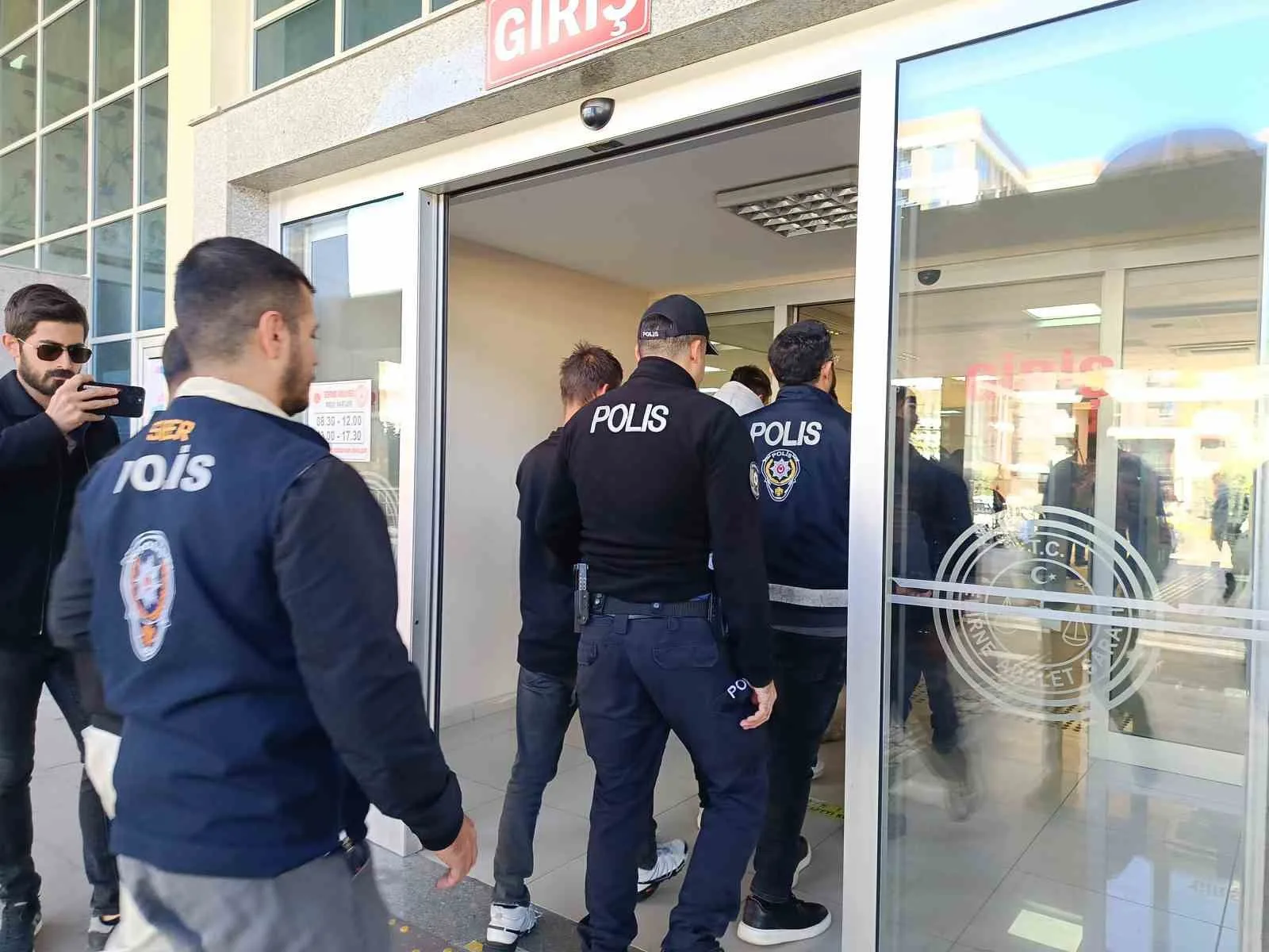 Edirne’de 274 milyon liralık yasa dışı bahis operasyonu: 7 şüpheli adliyede