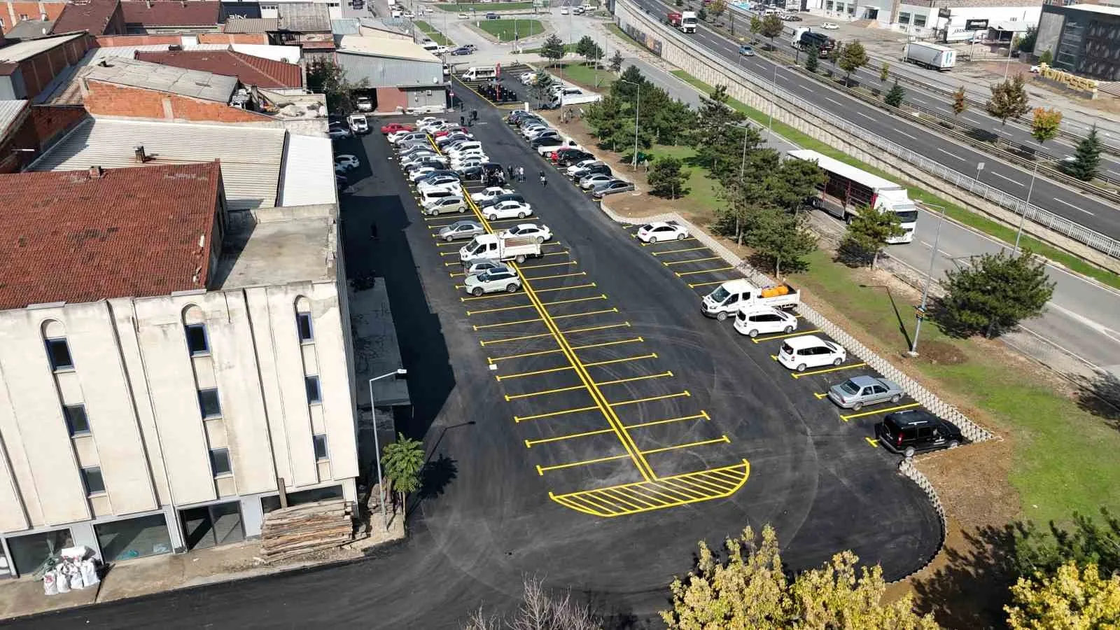 Mobilya sanayisine nefes aldıran otopark hizmete girdi