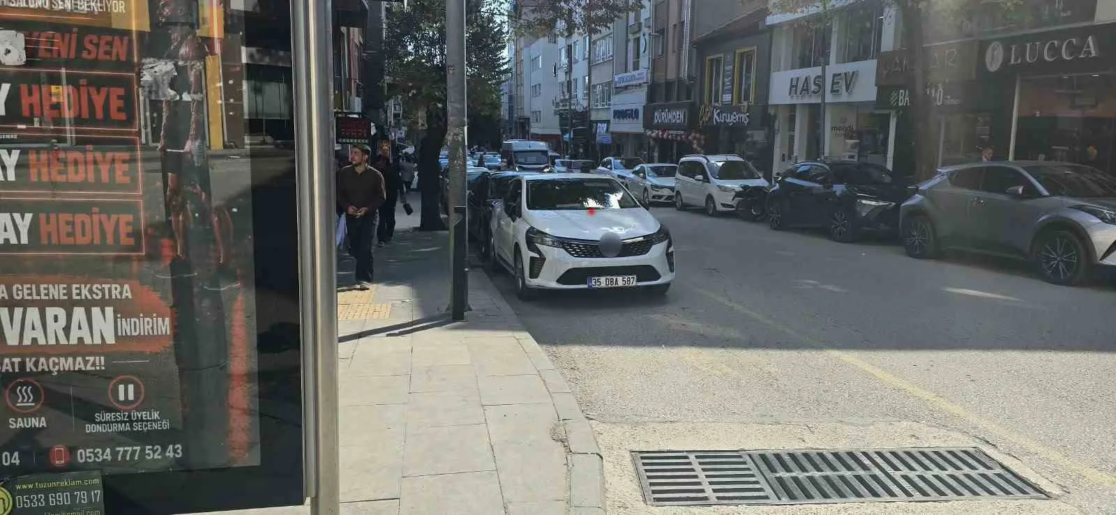 Duyarsız sürücü minibüsçüleri çileden çıkardı