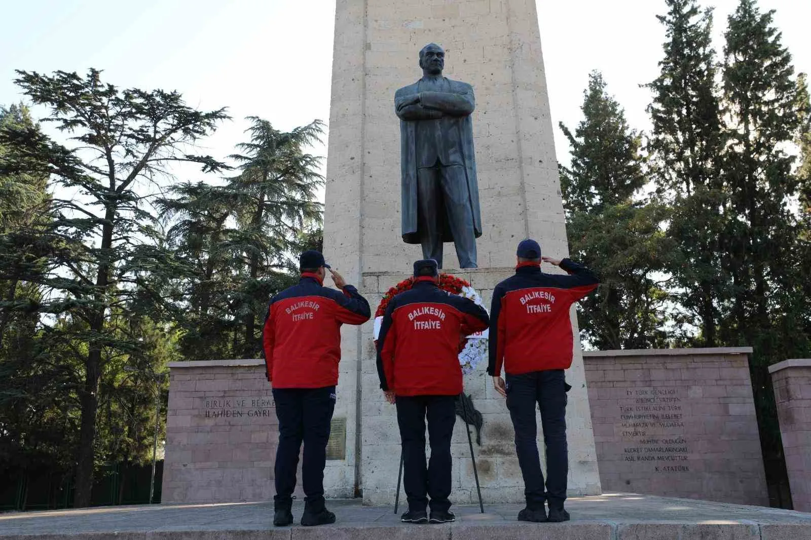 Başkan Akın’dan kahraman itfaiyecilere anlamlı jest