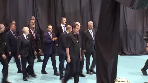 Cumhurbaşkanı Erdoğan: "Ülkemizin merkezinde yer aldığı coğrafya tabiri caizse tam bir kriz fırtınası yaşıyor. Bu fırtınanın etkilerine hepimiz az ya da çok maruz kalıyoruz."