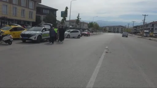 İnegöl’de taksi ile otomobil çarpıştı: 2 yaralı