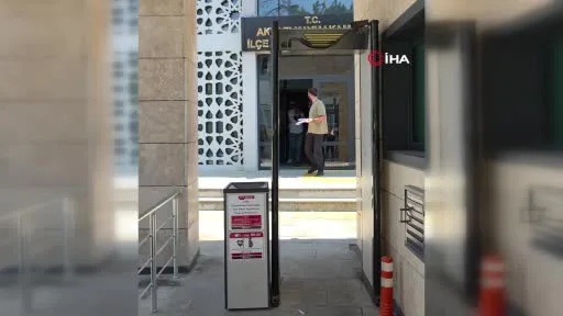 Polis şüphelendi, üzerinden uyuşturucu çıkınca tutuklandı