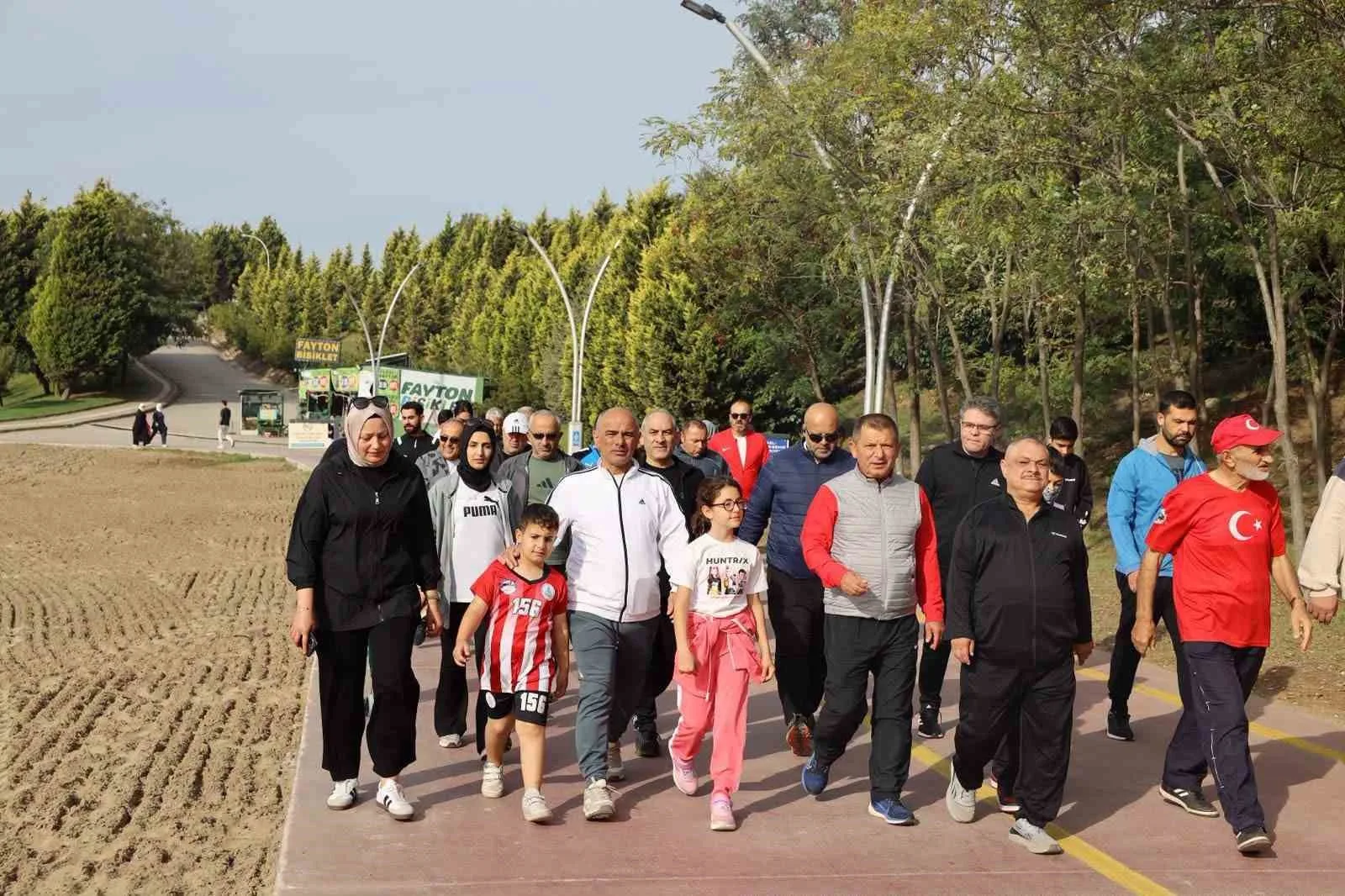 Körfez sahilinde sağlık için 10 kilometrelik yürüyüş gerçekleştirildi