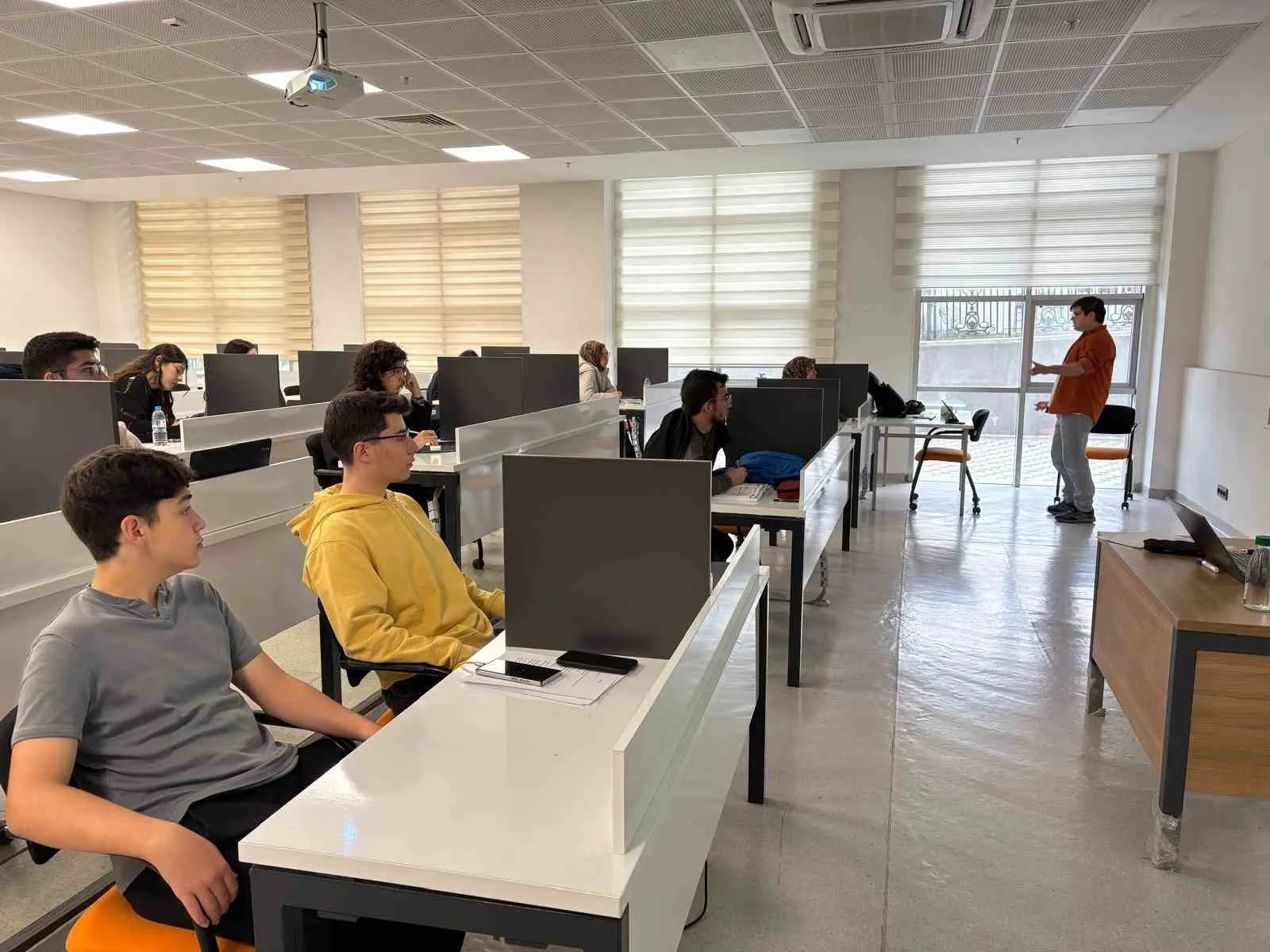 ’Tercihten Önce Üniversiteni Yaşa’ projesine başvuru için son iki gün