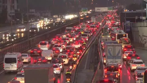 İstanbul’da trafik yoğunluğu yüzde 76’ya ulaştı