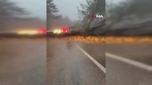 Uludağ yolunda heyelan korkuttu