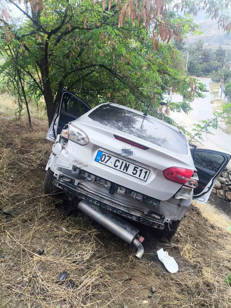 Bilecik’te otomobil şarampole uçtu: 4 kişi yaralandı