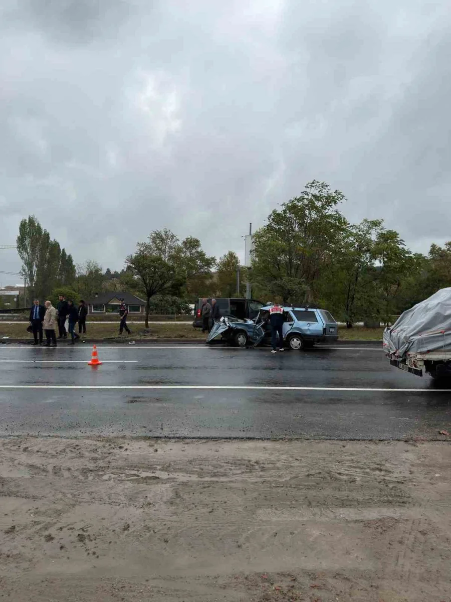 Yalova’da otomobil minibüsle çarpıştı: 1 ölü