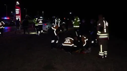 Edirne’de alkollü sürücünün kullandığı otomobil metrelerce savrularak taklalar attı: 1’i ağır 3 yaralı