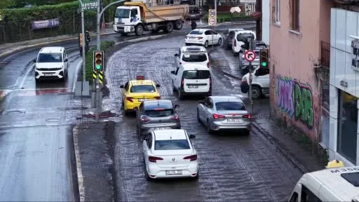 Burası Hindistan değil Eyüpsultan: Günlerce süren yol çalışmaları çileye döndü