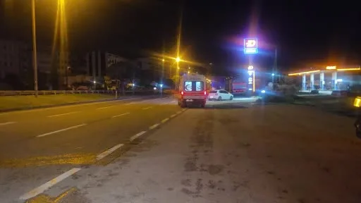 Kamyonete çarpan otomobil, 250 metre savrularak takla attı: 1’i ağır 3 yaralı