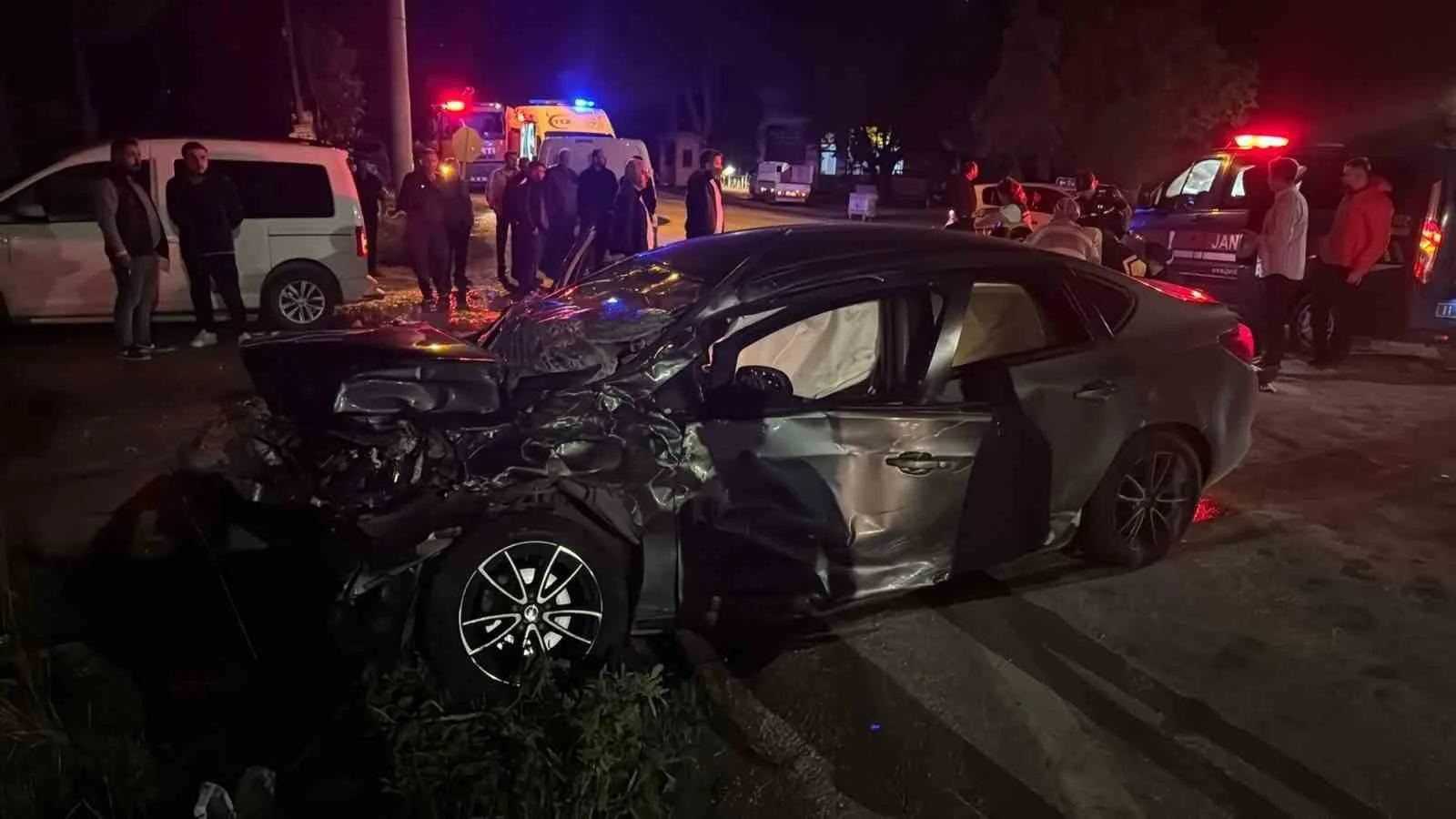 Bilecik’te tır ile otomobil çarpıştı: 5 yaralı
