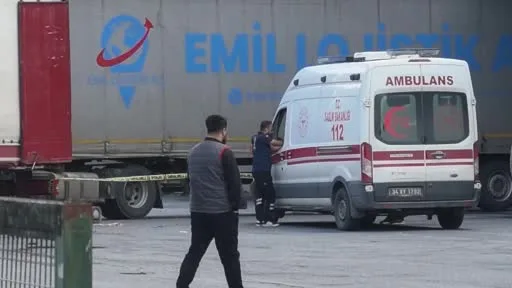 Esenyurt’ta feci olay: İki tır arasında kalan işçi öldü