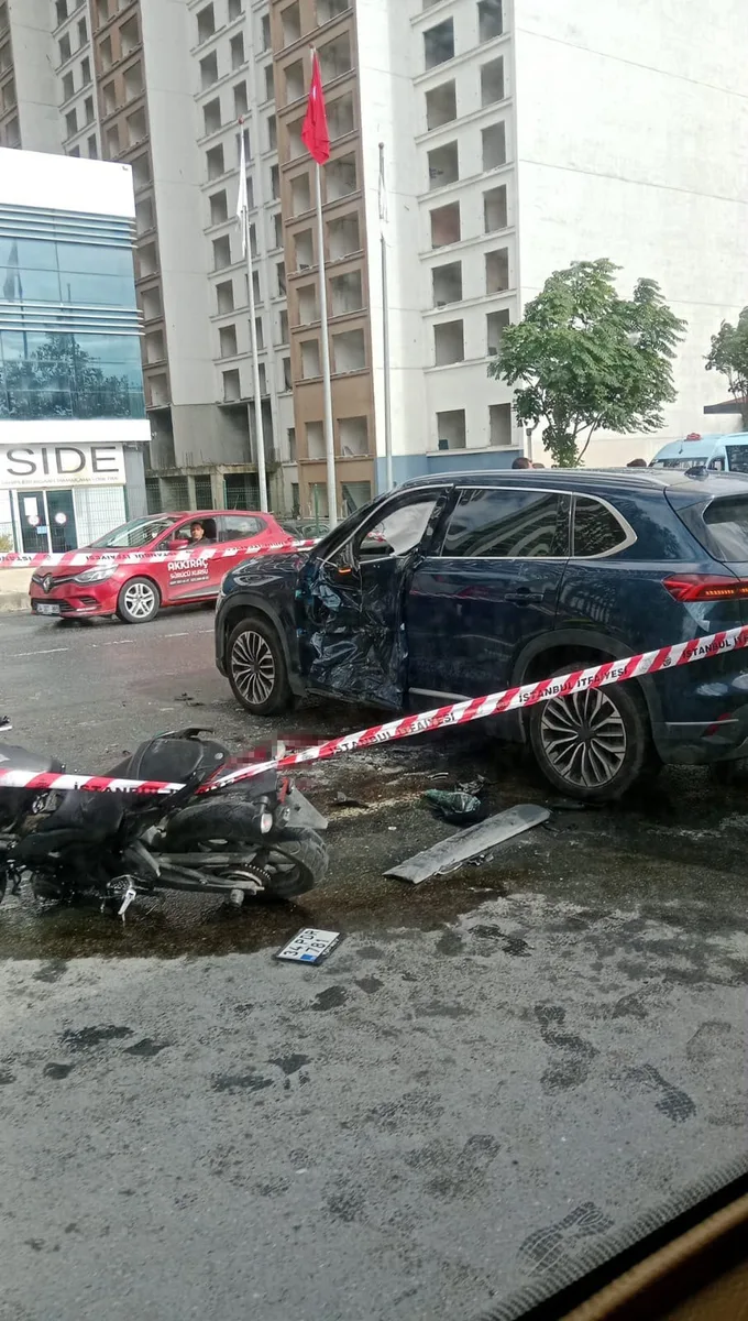 Esenyurt’ta motosiklet ile otomobil çarpıştı: 19 yaşındaki sürücü hayatını kaybetti