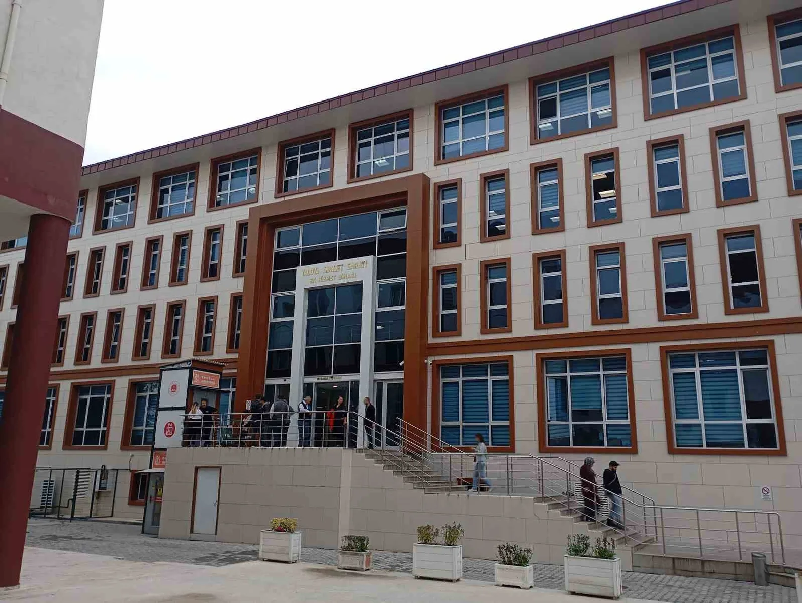 Güllü’nün kızı Tuğyan Ülkem Gülter suçlamaları kabul etmedi: "Annem düştü, herhangi bir temas ettiğini görmedim"