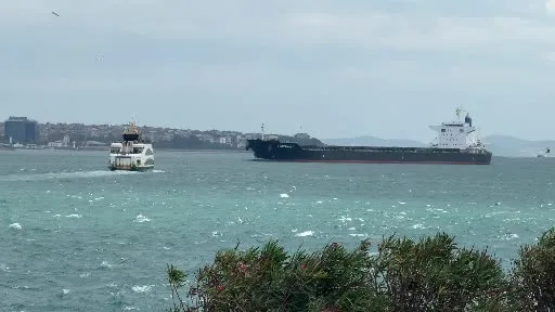 İstanbul’da gemiler şiddetli rüzgar nedeniyle zor anlar yaşadı