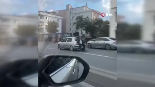 Avcılar’da akıl almaz yolculuk: Otomobilin açık bagajında yolculuk yaptı