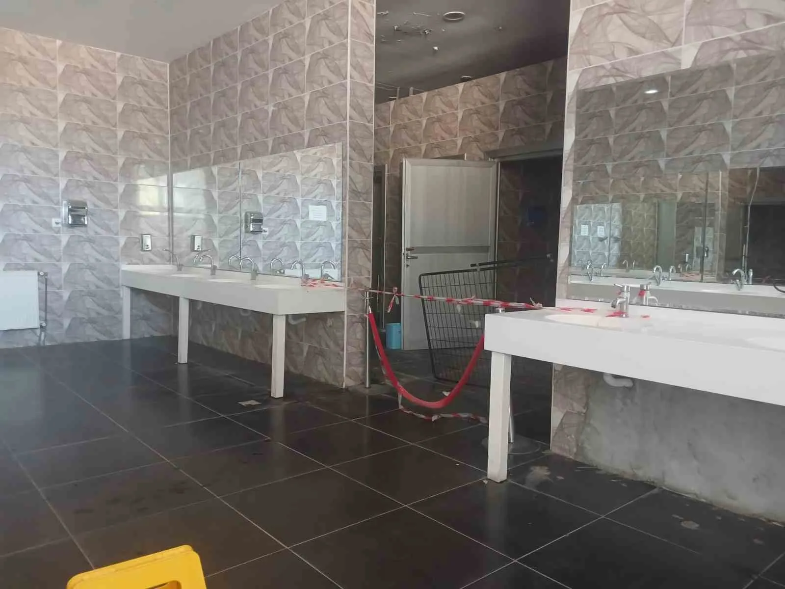 Bilecik’te mola veren şehirlerarası otobüs yolcuları tuvalet rezaleti yaşıyor