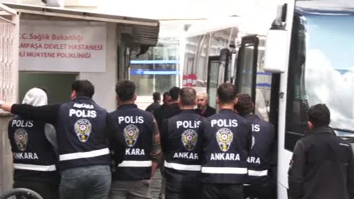 Eyüpsultan Belediyesine yönelik operasyonda gözaltına alınan şüpheliler, Bayrampaşa Devlet Hastanesi’nde sağlık kontrolünden geçirildikten sonra soruşturmanın yürütüldüğü Ankara’ya gönderildi