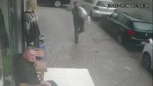 Güngören’de tramvay ters dönüş yapan minibüse çarptı