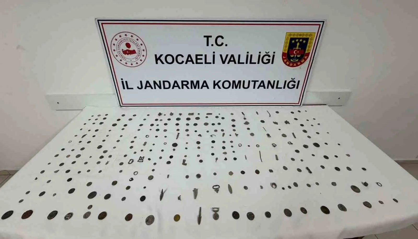 Kocaeli’de kaçakçılık operasyonu: 6,2 ton tütün ve 511 tarihi eser ele geçirildi