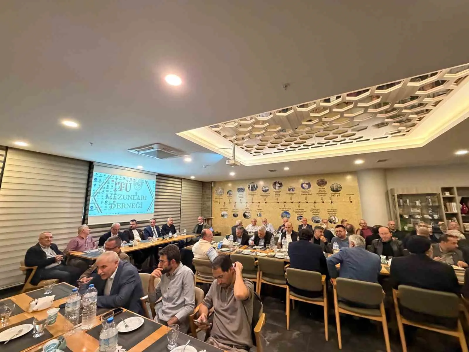 Bursa’da dünya ve Türkiye ekonomisi ele alındı