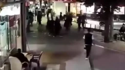 Kocaeli’de anne ve kızını cadde ortasında darbettiler