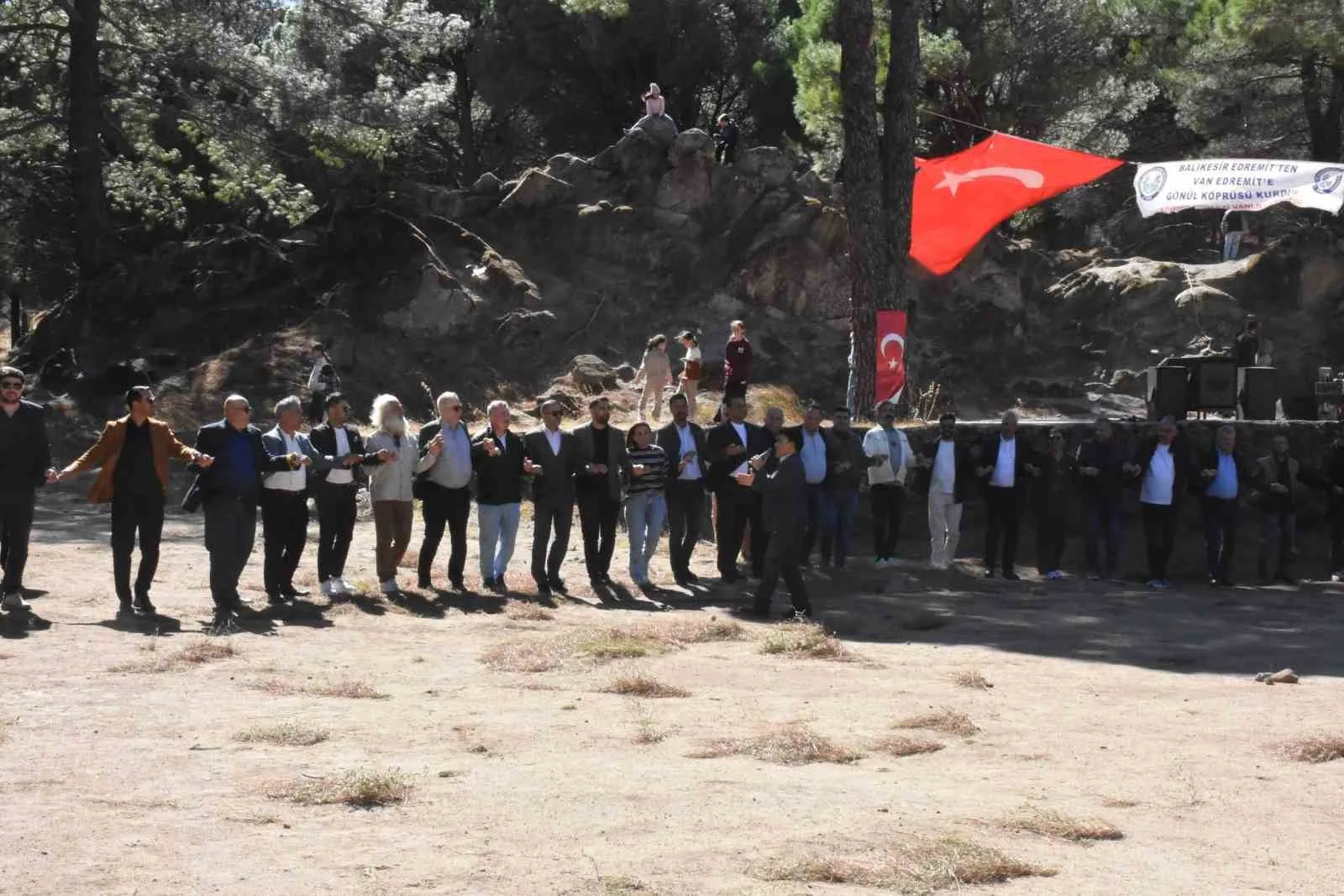 Kazdağları’nda kardeşlik halayı